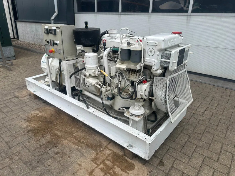 MTU 6R 099 Mercedes Benz OM 366 A 96 kVA Marine generatorset - Groupe électrogène: photos 4 MTU 6R 099 Mercedes Benz OM 366 A 96 kVA Marine generatorset - Groupe électrogène: photos 4