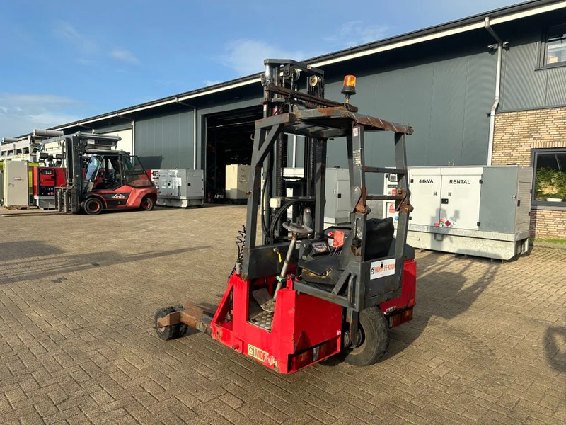 Moffett M4 20.1 Kubota Diesel Kooiaap 2 ton Duplex Sideshift Meeneemheftruck - Chariot embarqué: photos 2 Moffett M4 20.1 Kubota Diesel Kooiaap 2 ton Duplex Sideshift Meeneemheftruck - Chariot embarqué: photos 2