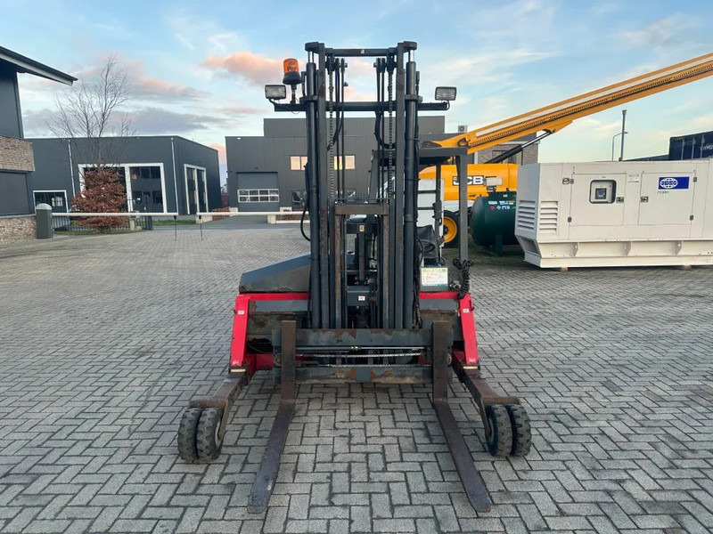 Moffett M4 20.1 Kubota Diesel Kooiaap 2 ton Sideshift Positioner Meeneemheftruck - Chariot embarqué: photos 5 Moffett M4 20.1 Kubota Diesel Kooiaap 2 ton Sideshift Positioner Meeneemheftruck - Chariot embarqué: photos 5