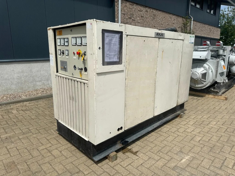 Perkins Leroy Somer 26 kVA Silent generatorset ex Emergency ! 1096 hours - Groupe électrogène: photos 2 Perkins Leroy Somer 26 kVA Silent generatorset ex Emergency ! 1096 hours - Groupe électrogène: photos 2