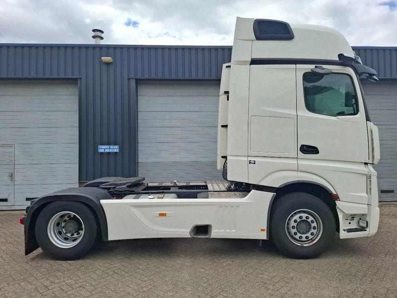 Mercedes-Benz Actros 1845 GIGASPACE more pcs in stock - Tracteur routier: photos 5 Mercedes-Benz Actros 1845 GIGASPACE more pcs in stock - Tracteur routier: photos 5