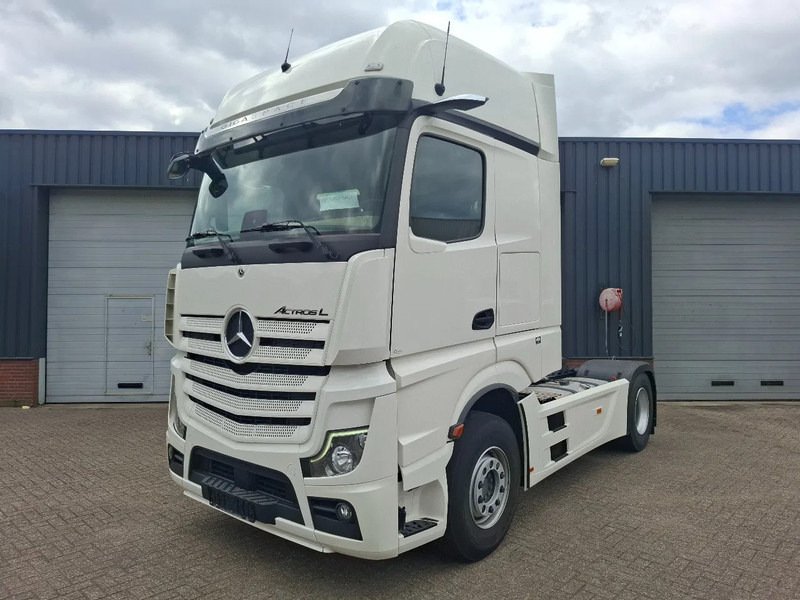 Mercedes-Benz Actros 1845 GIGASPACE more pcs in stock - Tracteur routier: photos 2 Mercedes-Benz Actros 1845 GIGASPACE more pcs in stock - Tracteur routier: photos 2