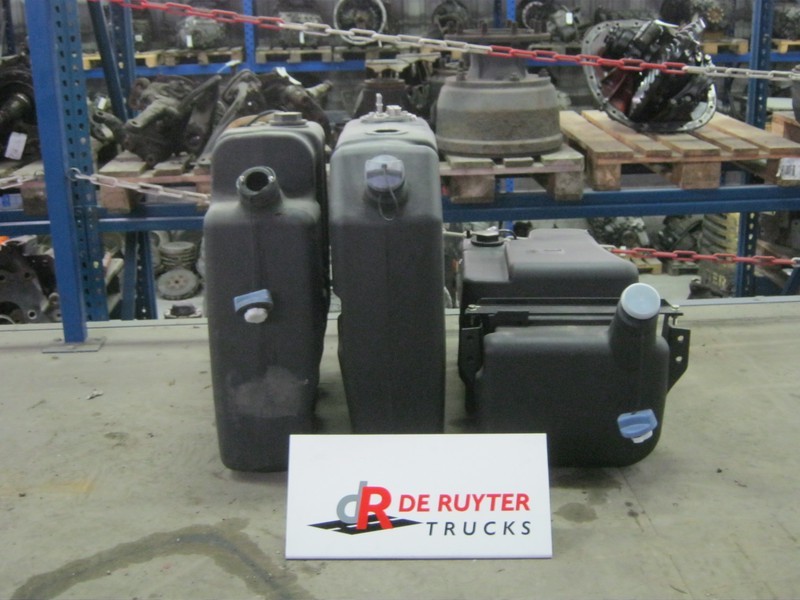 DAF AdBlue tanks div. type - Système d'échappement: photos 1 DAF AdBlue tanks div. type - Système d'échappement: photos 1