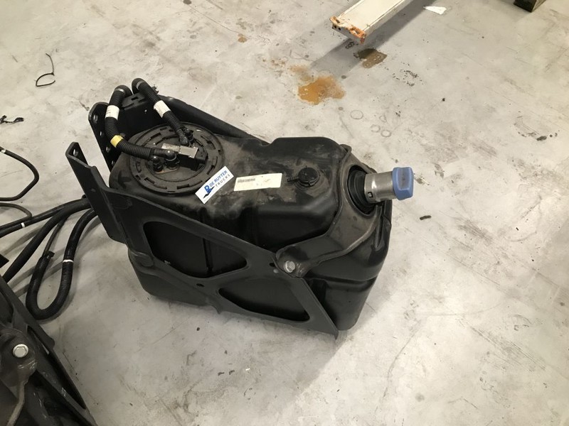 Mercedes-Benz Ad-blue tank met vlotter en steun - AdBlue réservoir pour Camion: photos 4 Mercedes-Benz Ad-blue tank met vlotter en steun - AdBlue réservoir pour Camion: photos 4