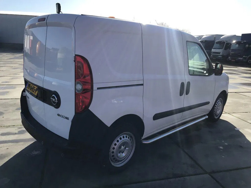 Fourgon utilitaire Opel Combo 1.6 CDTI: photos 7