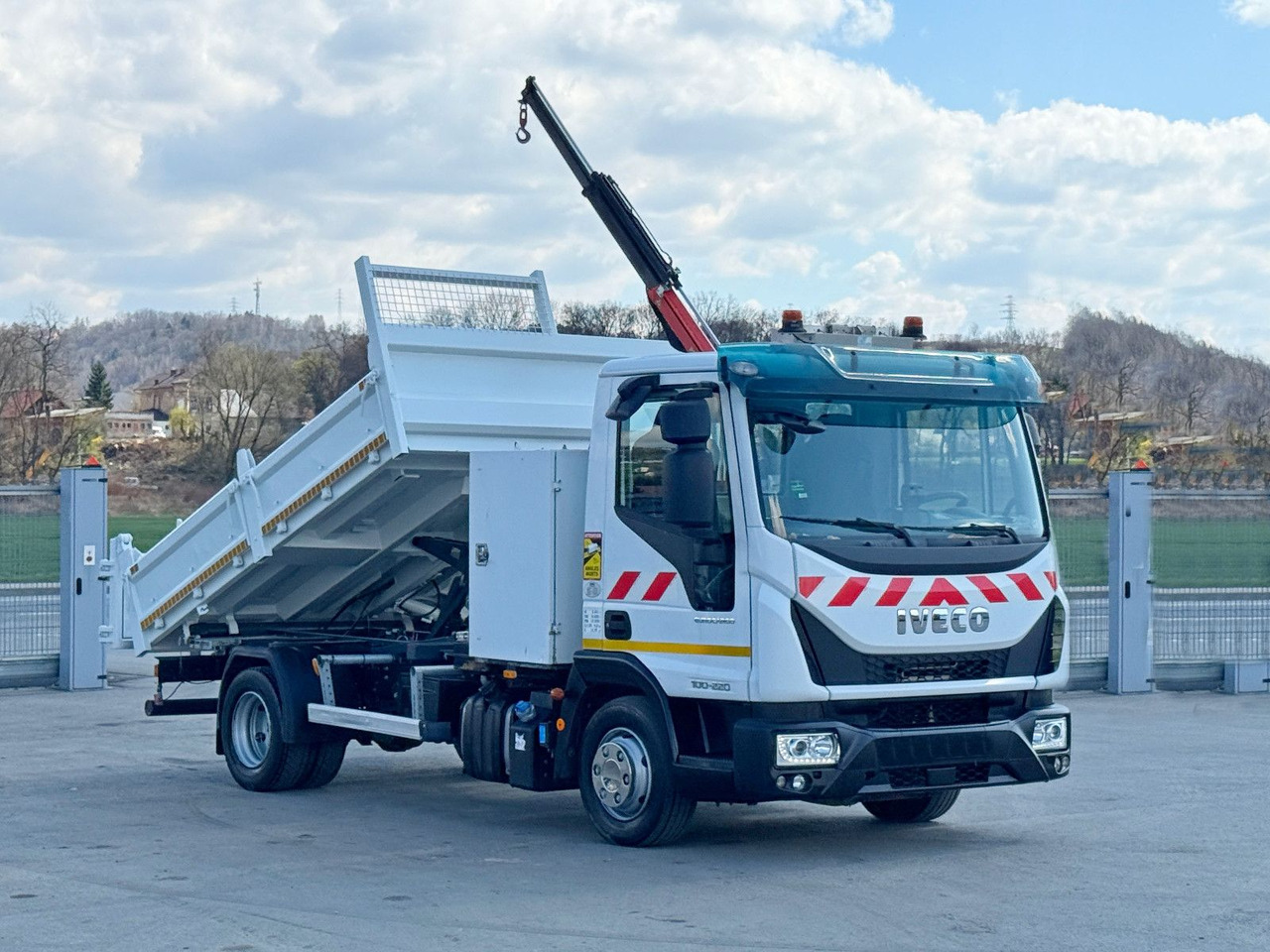 Iveco Eurocargo 100-220 *PC 1500 A * TOPZUSTAND - Camion grue: photos 2 Iveco Eurocargo 100-220 *PC 1500 A * TOPZUSTAND - Camion grue: photos 2