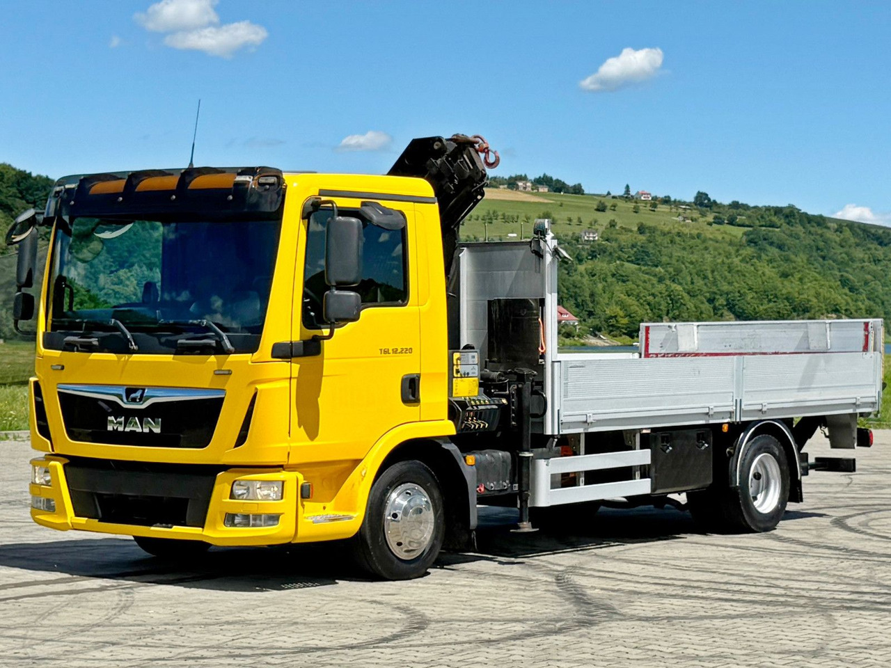MAN TGL 12.220* PK 7.501 SLD C + FUNK + LIFT*TO - Camion grue: photos 4 MAN TGL 12.220* PK 7.501 SLD C + FUNK + LIFT*TO - Camion grue: photos 4