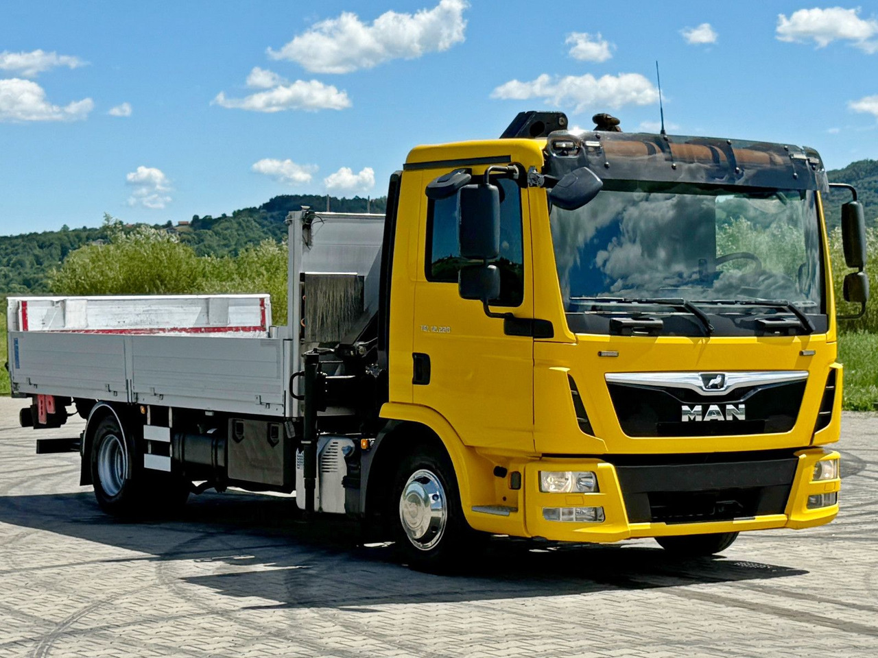 MAN TGL 12.220* PK 7.501 SLD C + FUNK + LIFT*TO - Camion grue: photos 3 MAN TGL 12.220* PK 7.501 SLD C + FUNK + LIFT*TO - Camion grue: photos 3