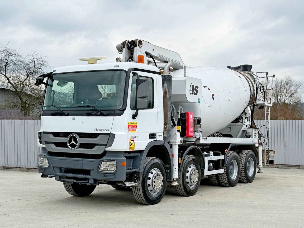 Mercedes-Benz ACTROS 3241 * Betonpumpe 24 m + FUNK / 8x4 - Camion pompe: photos 2 Mercedes-Benz ACTROS 3241 * Betonpumpe 24 m + FUNK / 8x4 - Camion pompe: photos 2