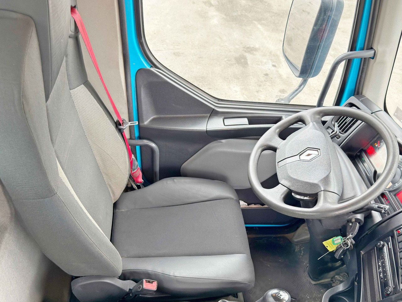 Camion grue Renault C 320 * PK 12002 EH A + FUNK * TOPZUSTAND: photos 12 Camion grue Renault C 320 * PK 12002 EH A + FUNK * TOPZUSTAND: photos 12