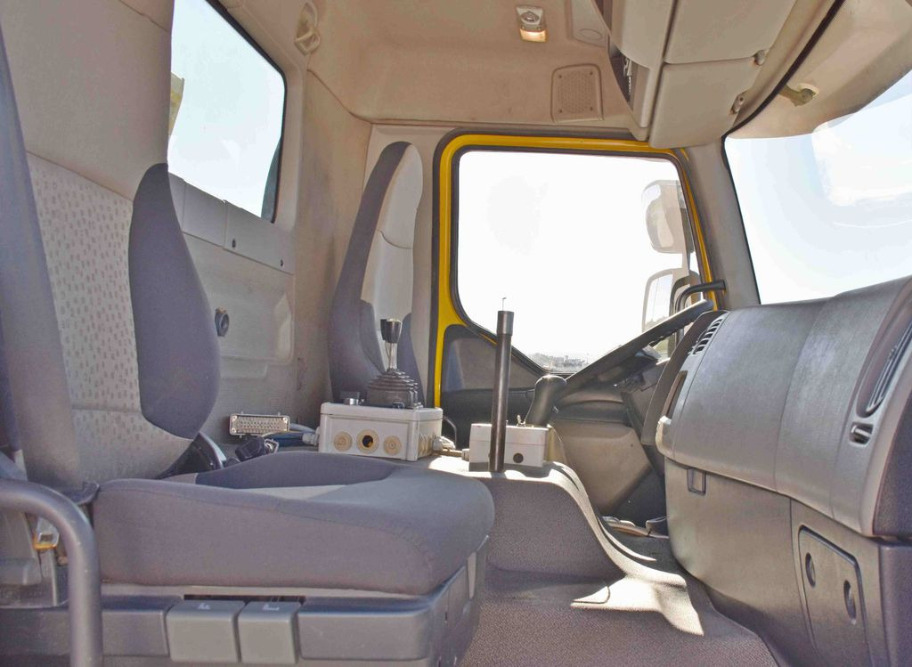 Camion benne Renault KERAX 410 DXI* KIPPER 6,00m + BORDMATIC/ 8x4 Renault KERAX 410 DXI* KIPPER 6,00m + BORDMATIC/ 8x4: photos 11 Camion benne Renault KERAX 410 DXI* KIPPER 6,00m + BORDMATIC/ 8x4 Renault KERAX 410 DXI* KIPPER 6,00m + BORDMATIC/ 8x4: photos 11