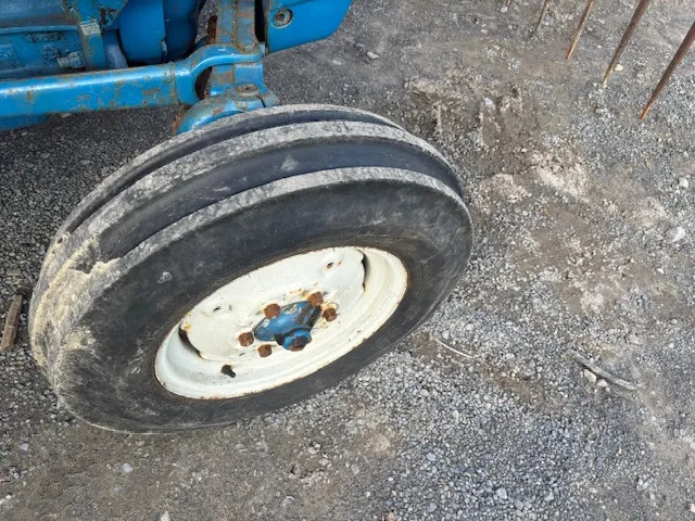 FORD 3600 C/W FRONT LOADER - Tracteur agricole: photos 4 FORD 3600 C/W FRONT LOADER - Tracteur agricole: photos 4