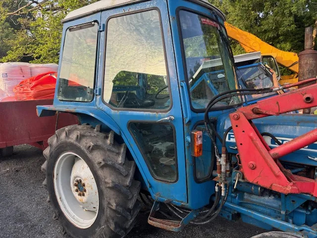 FORD 3600 C/W FRONT LOADER - Tracteur agricole: photos 3 FORD 3600 C/W FRONT LOADER - Tracteur agricole: photos 3