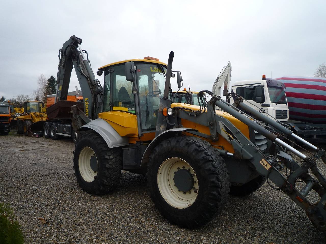 Tractopelle Lännen 8600C