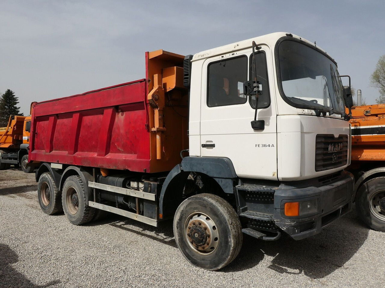 MAN TGA 33 33.364 AK - Camion benne: photos 1 MAN TGA 33 33.364 AK - Camion benne: photos 1