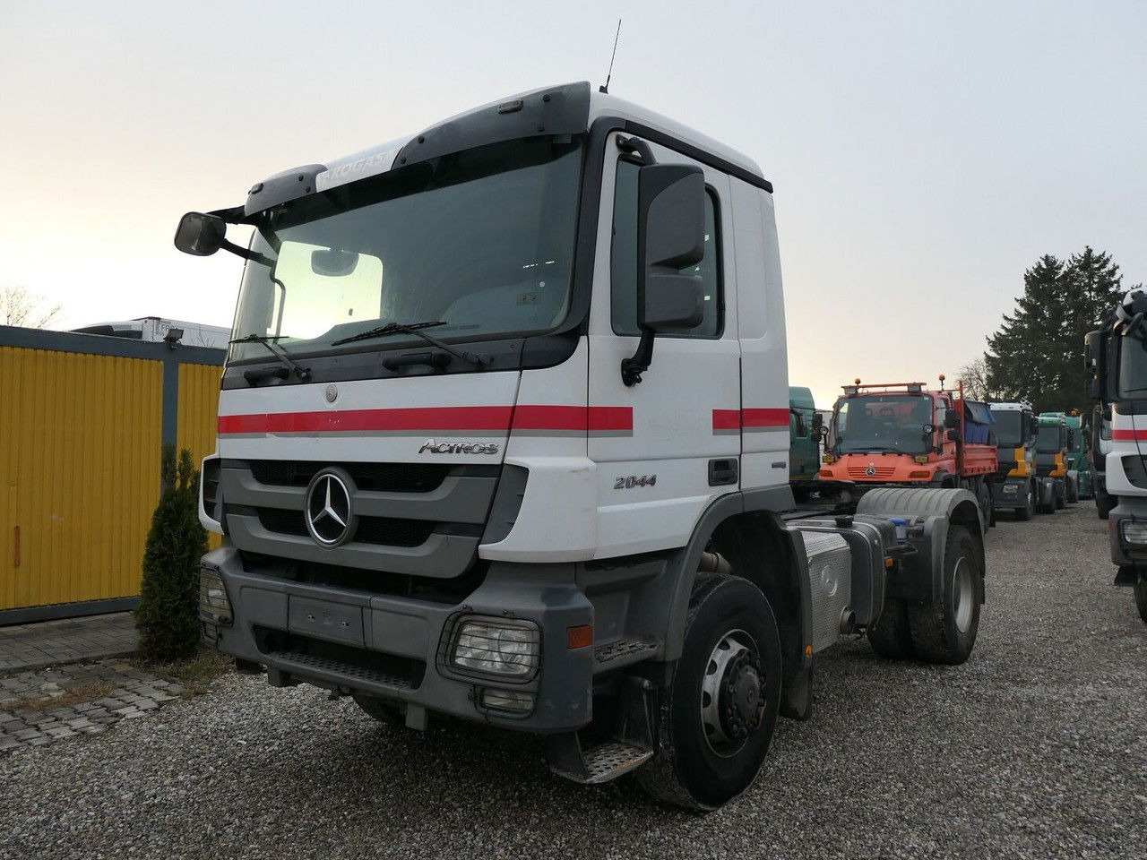 Mercedes-Benz Actros 2044 - Tracteur routier: photos 1 Mercedes-Benz Actros 2044 - Tracteur routier: photos 1