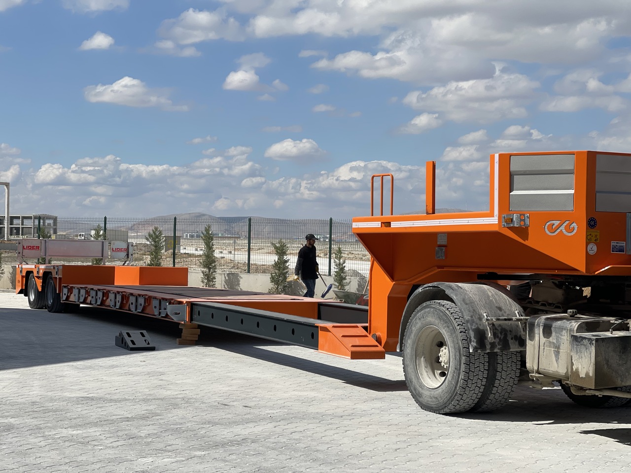 LIDER 2025 MODEL NEW LOWBOY TRAILER FROM MANUFACTURER - Semi-remorque surbaissé: photos 3 LIDER 2025 MODEL NEW LOWBOY TRAILER FROM MANUFACTURER - Semi-remorque surbaissé: photos 3