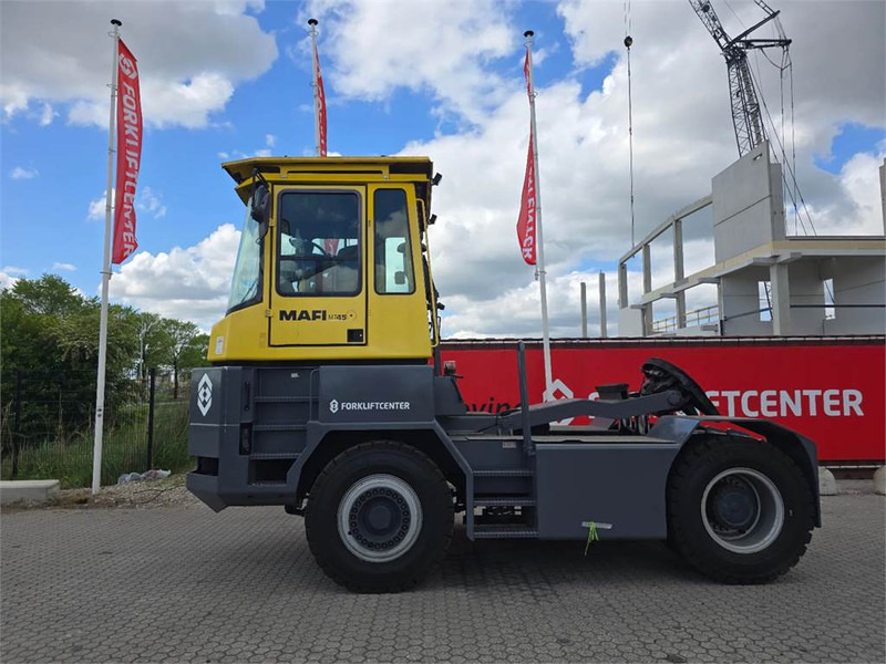 Mafi MT45R 4x4 - Tracteur portuaire: photos 4 Mafi MT45R 4x4 - Tracteur portuaire: photos 4