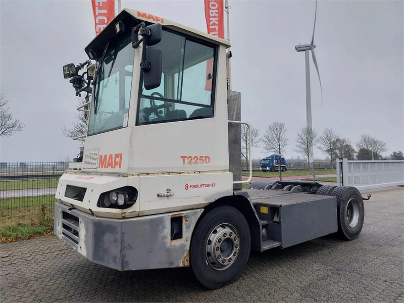 Mafi T225D - Tracteur portuaire: photos 2 Mafi T225D - Tracteur portuaire: photos 2