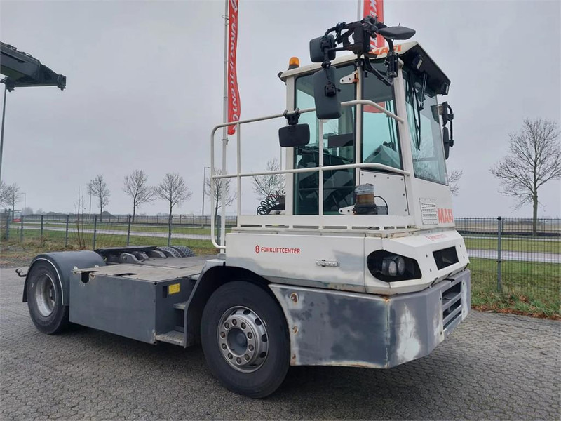Mafi T225D - Tracteur portuaire: photos 1 Mafi T225D - Tracteur portuaire: photos 1