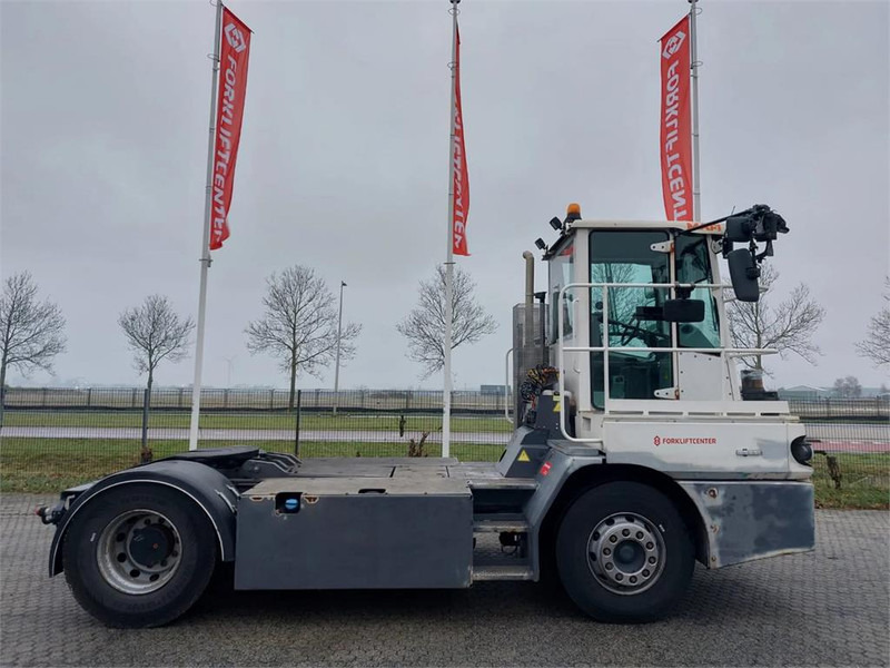 Mafi T225D - Tracteur portuaire: photos 3 Mafi T225D - Tracteur portuaire: photos 3