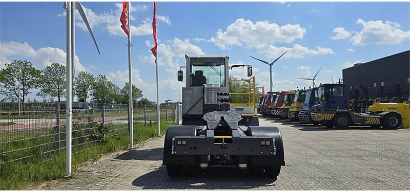 Mafi T230 - Tracteur portuaire: photos 4 Mafi T230 - Tracteur portuaire: photos 4