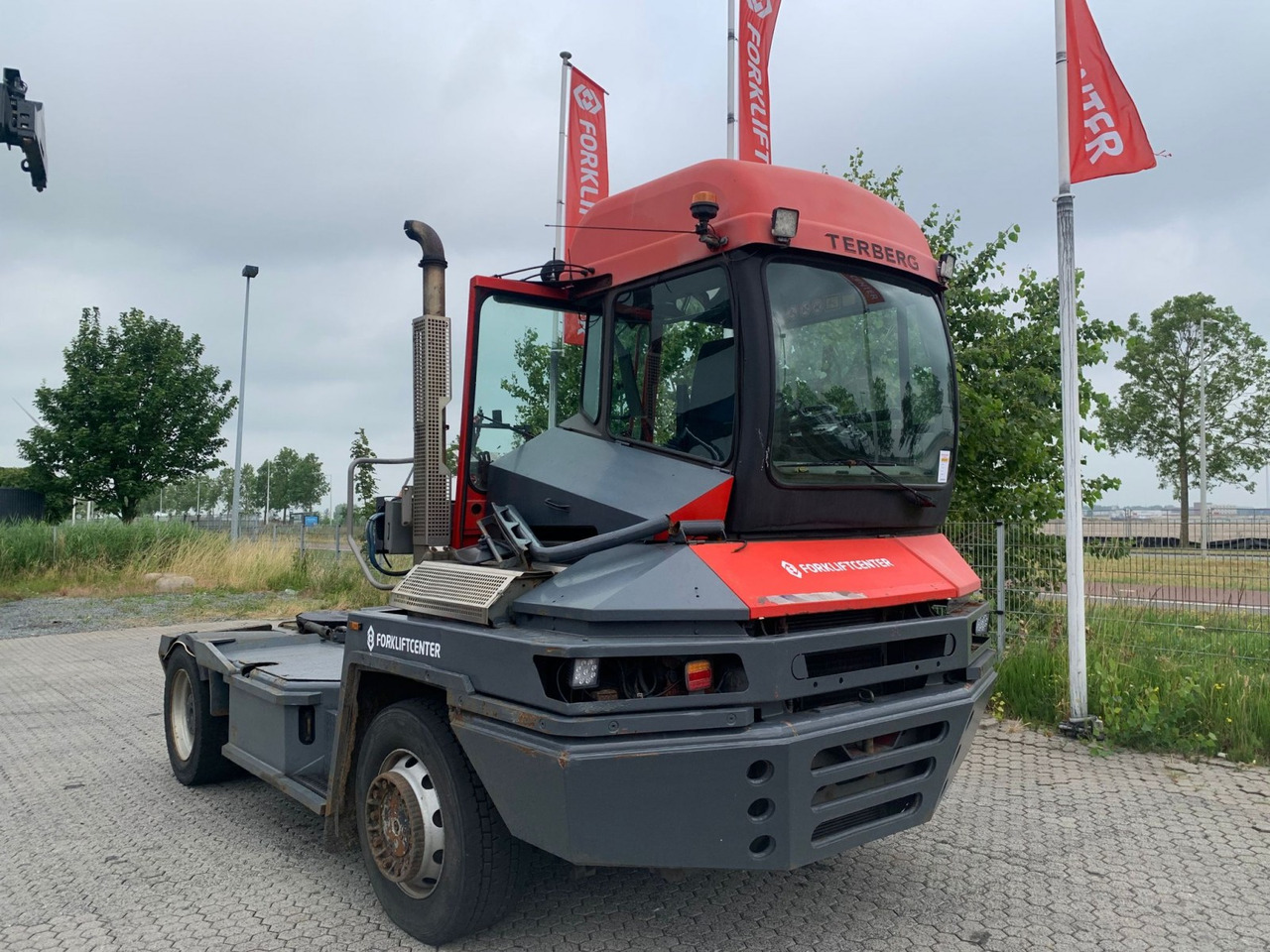 Tracteur portuaire TERBERG RT222