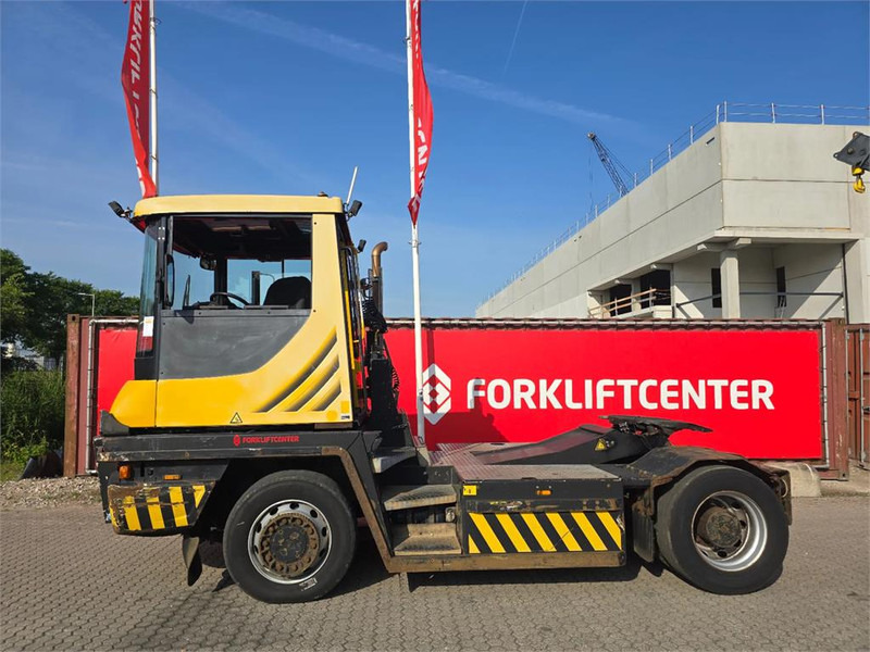 Terberg RT223 4x4 - Tracteur portuaire: photos 4 Terberg RT223 4x4 - Tracteur portuaire: photos 4