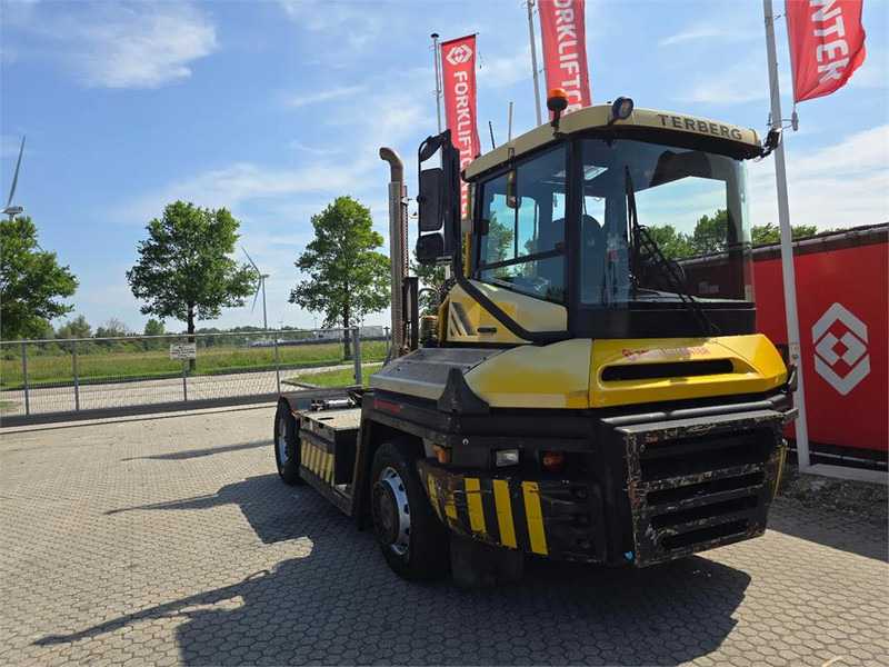Terberg RT223 4x4 - Tracteur portuaire: photos 1 Terberg RT223 4x4 - Tracteur portuaire: photos 1