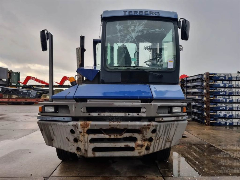 Terberg RT282 4x4 + safeneck - Tracteur portuaire: photos 5 Terberg RT282 4x4 + safeneck - Tracteur portuaire: photos 5