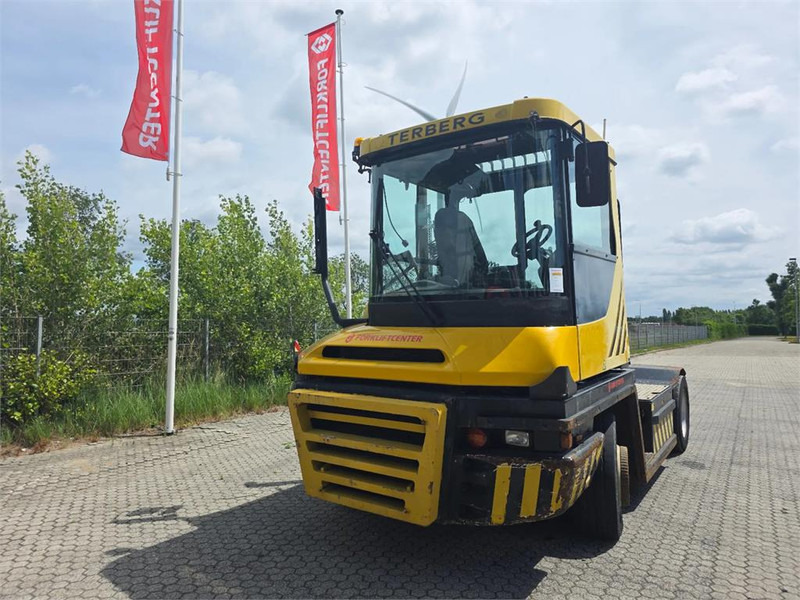 Terberg RT283 4x4 - Tracteur portuaire: photos 2 Terberg RT283 4x4 - Tracteur portuaire: photos 2