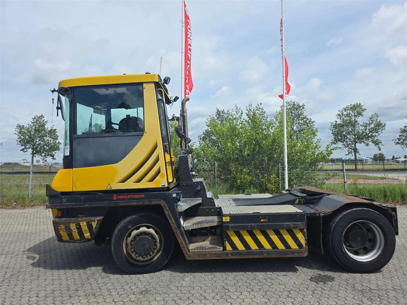 Terberg RT283 4x4 - Tracteur portuaire: photos 4 Terberg RT283 4x4 - Tracteur portuaire: photos 4