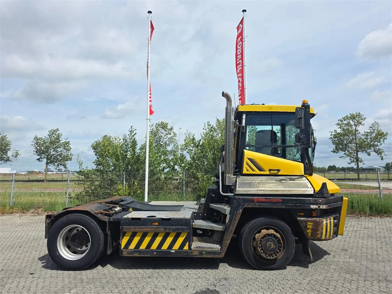 Terberg RT283 4x4 - Tracteur portuaire: photos 3 Terberg RT283 4x4 - Tracteur portuaire: photos 3