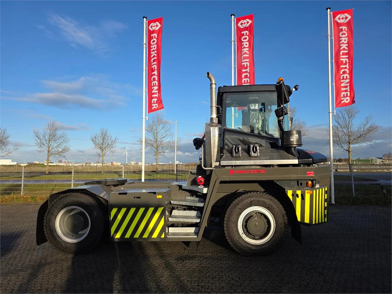 Terberg RT403 4x4 - Tracteur portuaire: photos 3 Terberg RT403 4x4 - Tracteur portuaire: photos 3