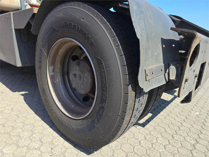Tracteur portuaire Terberg YT182: photos 13