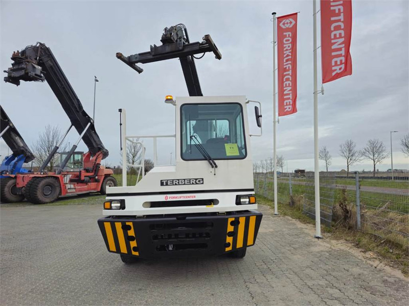 Terberg YT220 - Tracteur portuaire: photos 5 Terberg YT220 - Tracteur portuaire: photos 5