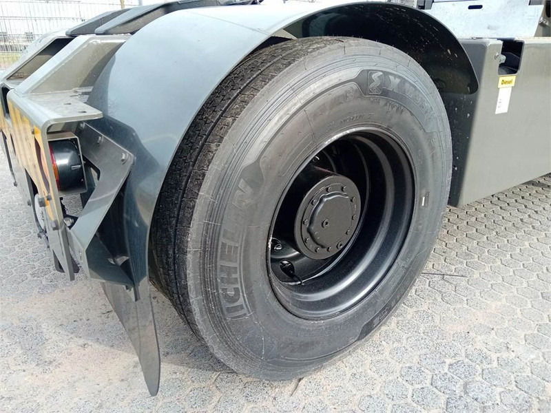 Tracteur portuaire Terberg YT220: photos 15