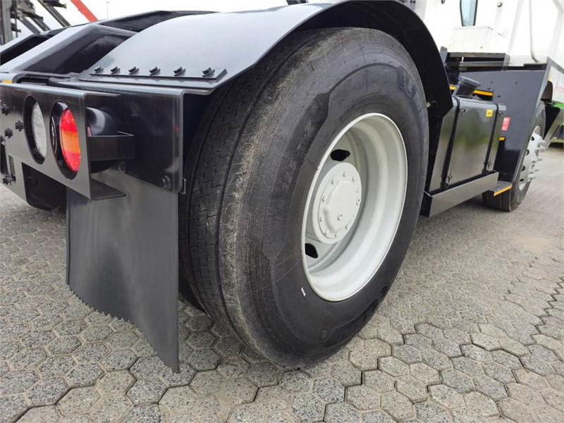 Tracteur portuaire Terberg YT220: photos 10