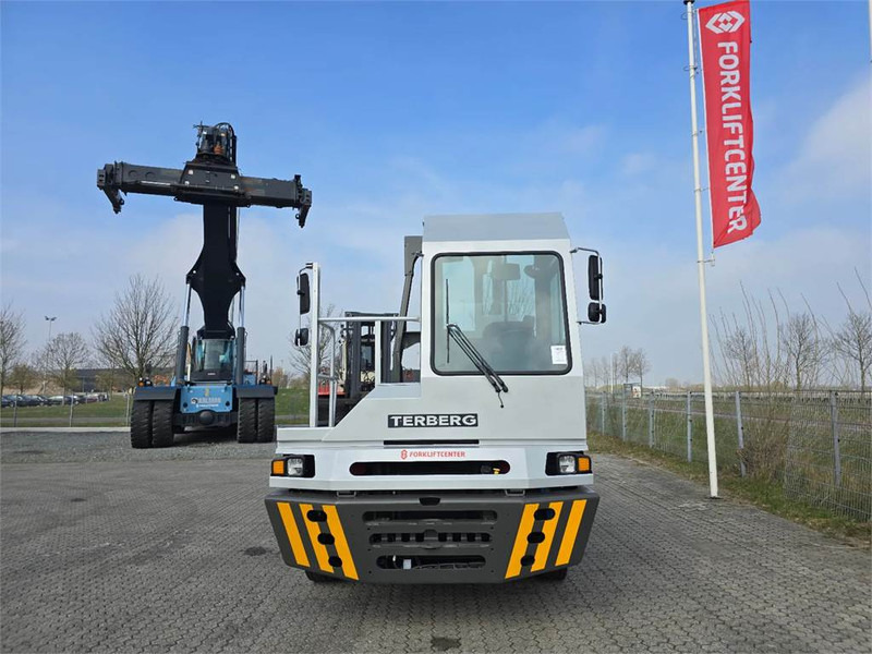 Tracteur portuaire Terberg YT220: photos 14