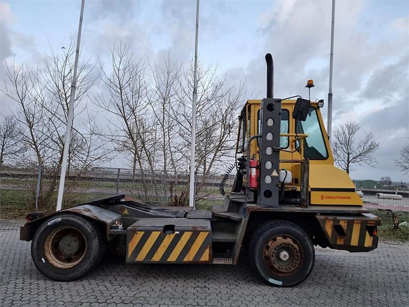 Terberg YT220 - Tracteur portuaire: photos 3 Terberg YT220 - Tracteur portuaire: photos 3