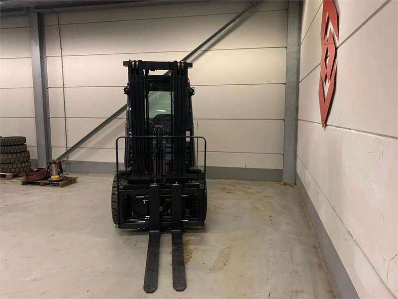 Toyota 02-8FGJF35 - Chariot élévateur à gaz: photos 5 Toyota 02-8FGJF35 - Chariot élévateur à gaz: photos 5