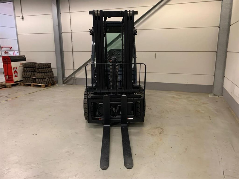 Toyota 02-8FGJF35 - Chariot élévateur à gaz: photos 5 Toyota 02-8FGJF35 - Chariot élévateur à gaz: photos 5