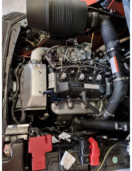 Toyota 8FD70F - Chariot élévateur diesel: photos 1 Toyota 8FD70F - Chariot élévateur diesel: photos 1