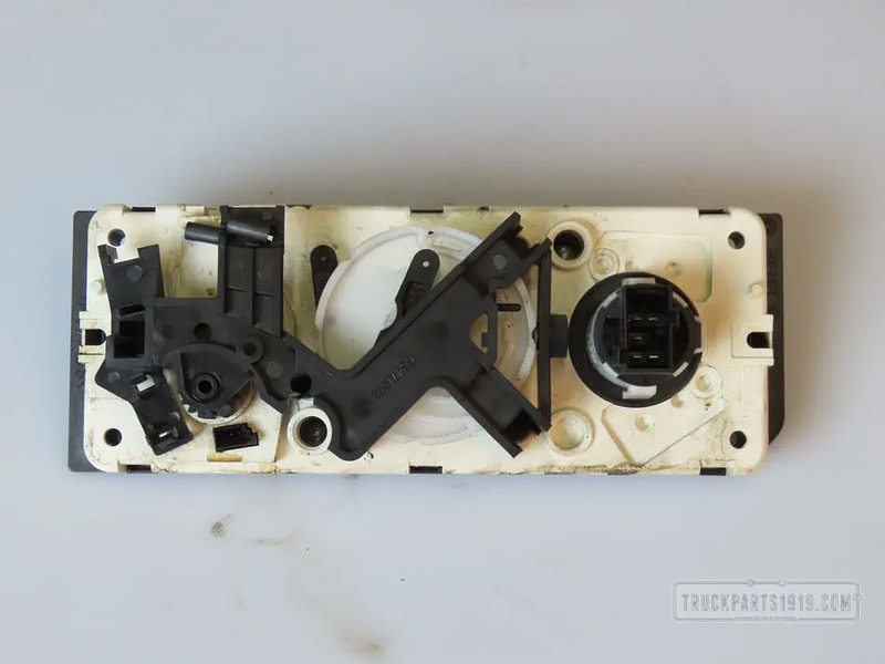 DAF 1935428 Kachelbediening ATC DAF - Chauffage/ Ventilation pour Camion: photos 2 DAF 1935428 Kachelbediening ATC DAF - Chauffage/ Ventilation pour Camion: photos 2