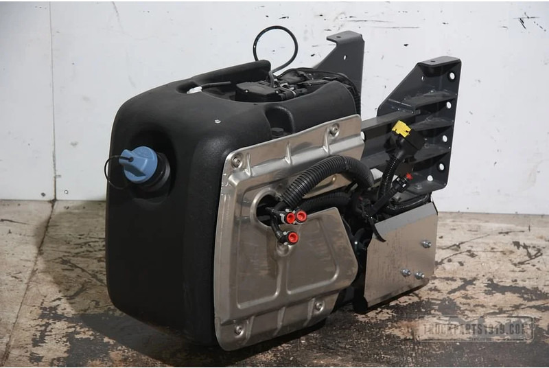 DAF Exhaust System Adblue pomp + tank - AdBlue réservoir pour Camion: photos 1 DAF Exhaust System Adblue pomp + tank - AdBlue réservoir pour Camion: photos 1
