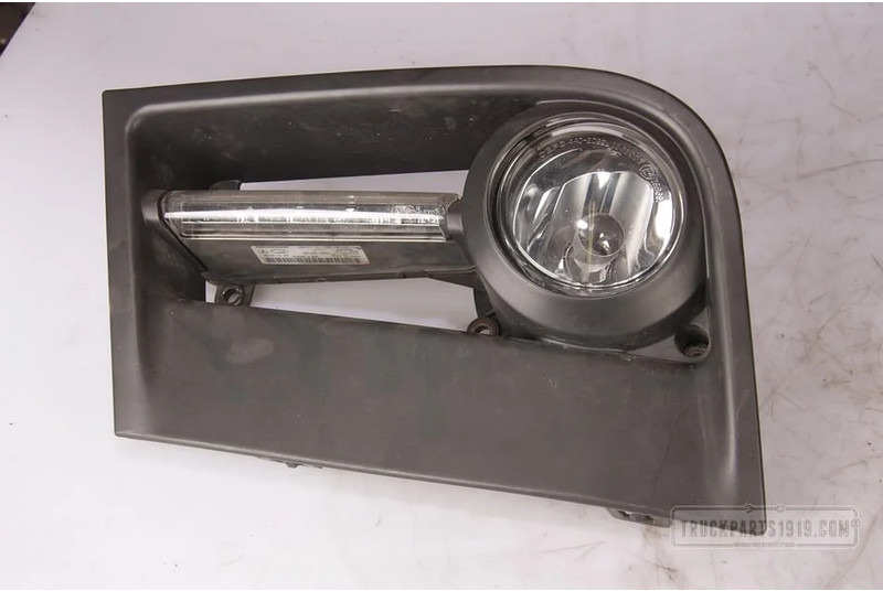 Mercedes-Benz Lighting Mist + dagrijverlichting Li. M - Feu anti-brouillard pour Camion: photos 1 Mercedes-Benz Lighting Mist + dagrijverlichting Li. M - Feu anti-brouillard pour Camion: photos 1