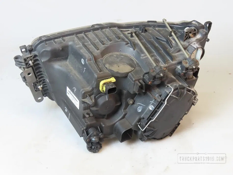 Mercedes-Benz MB A 9608201939 | Lighting Koplamp Re. MP4 - Feu avant pour Camion: photos 2 Mercedes-Benz MB A 9608201939 | Lighting Koplamp Re. MP4 - Feu avant pour Camion: photos 2