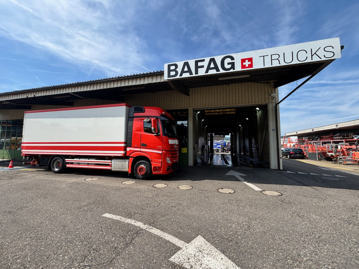 MERCEDES Actros 1848 - Camion fourgon: photos 2 MERCEDES Actros 1848 - Camion fourgon: photos 2