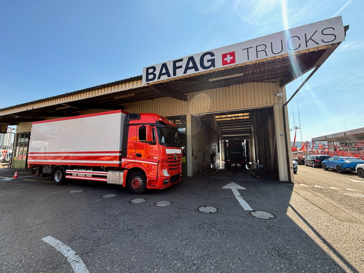 MERCEDES Actros 1848 - Camion fourgon: photos 2 MERCEDES Actros 1848 - Camion fourgon: photos 2