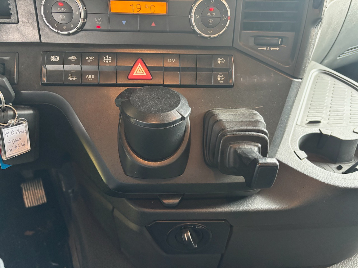 Camion benne MERCEDES Arocs 3251: photos 8